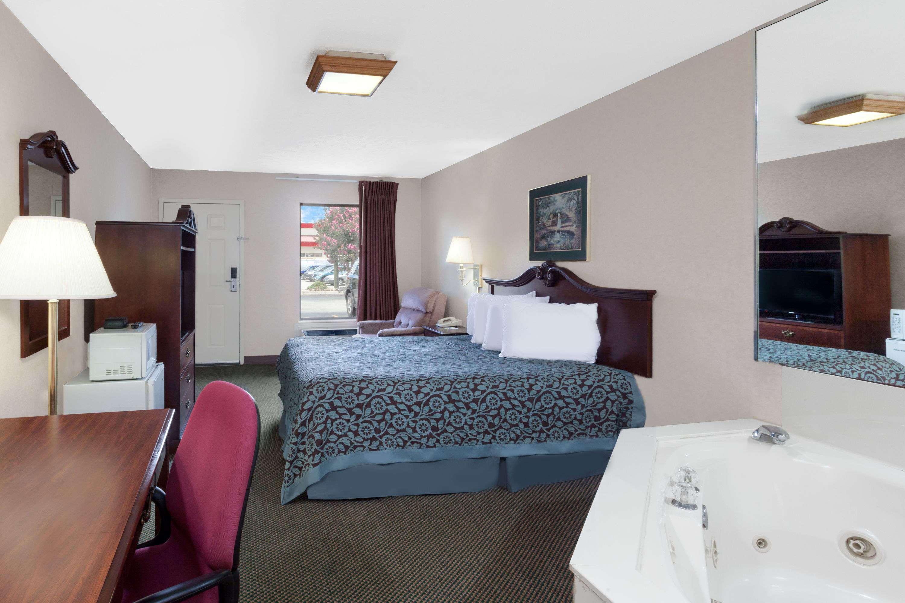 Days Inn By Wyndham Morristown Extérieur photo