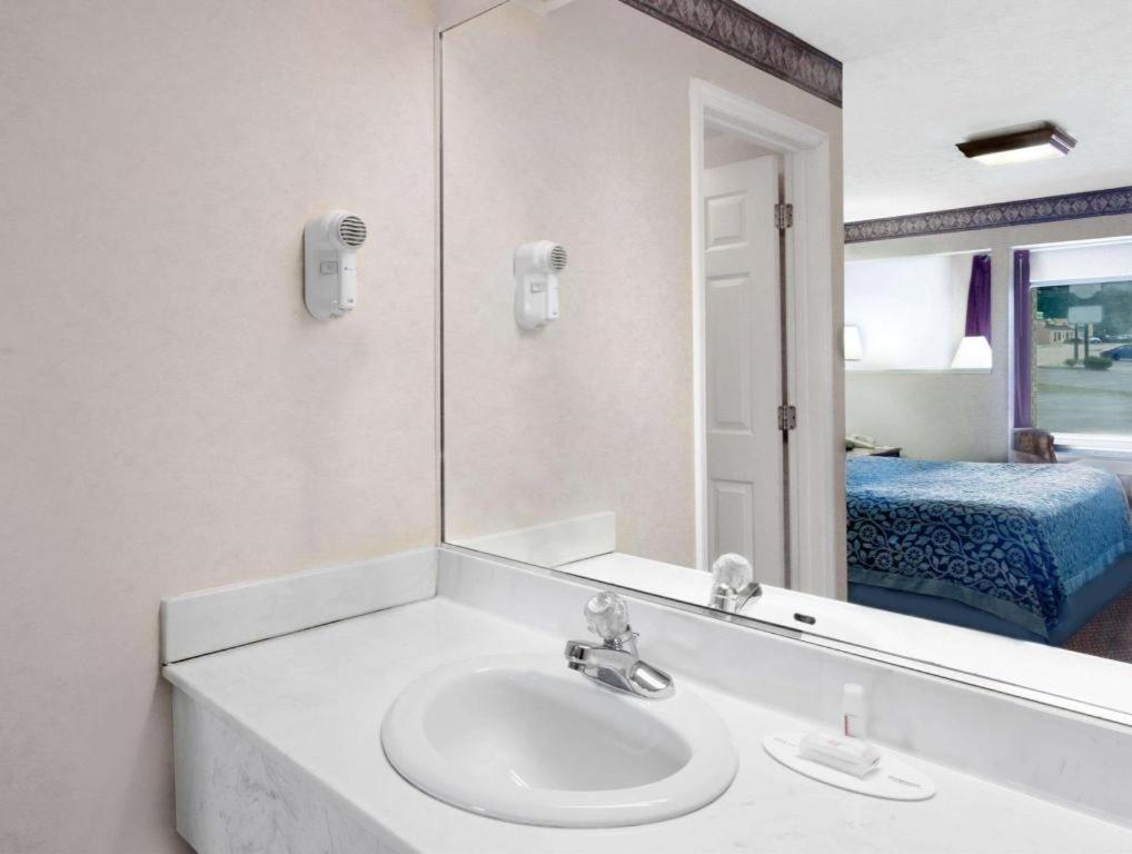 Days Inn By Wyndham Morristown Extérieur photo